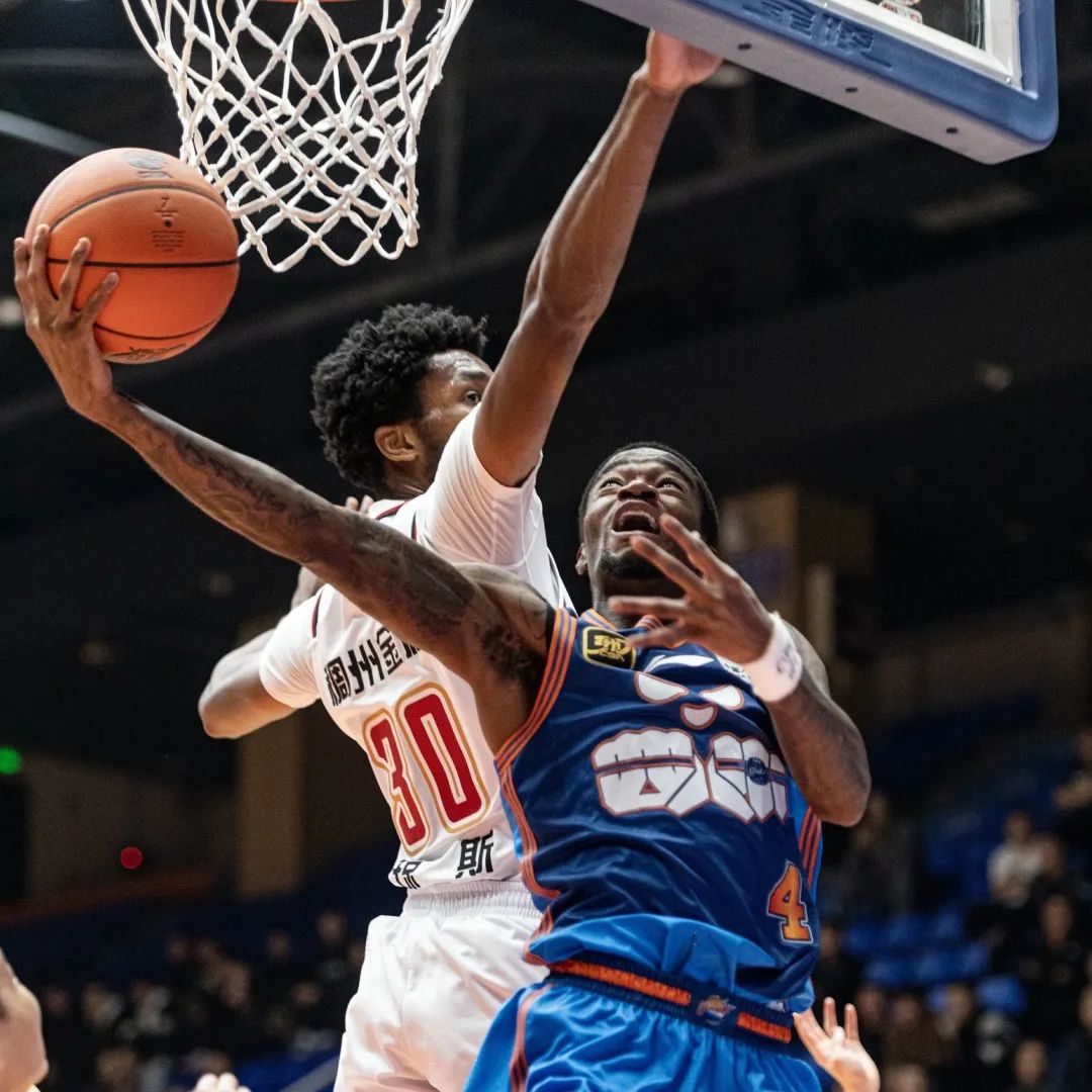 在季后赛中多次成为“救命稻草”，帮助球队完成逆转！