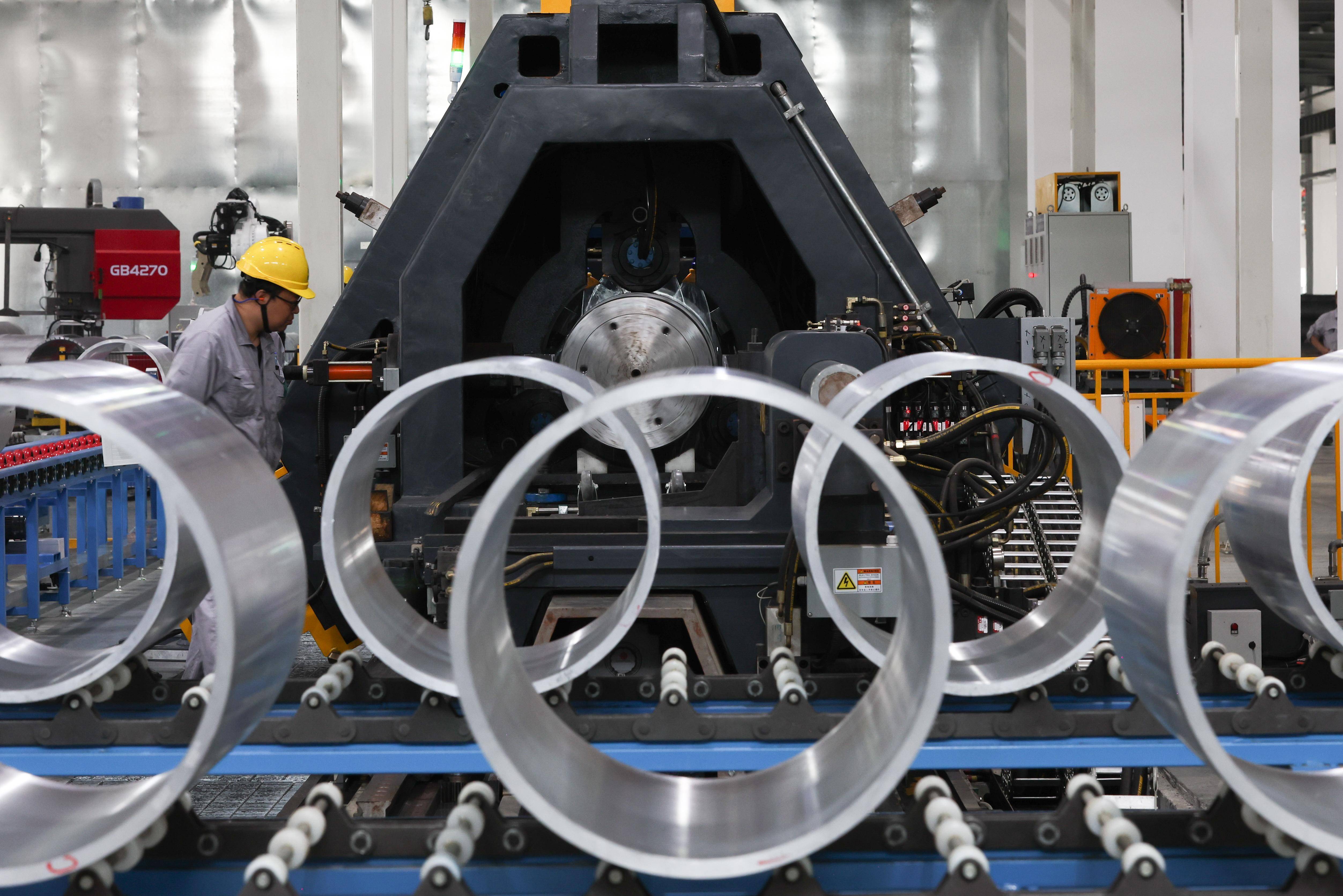 包含青训“产业+科技”融合发展新路径逐步清晰，行业高质量发展加速的词条