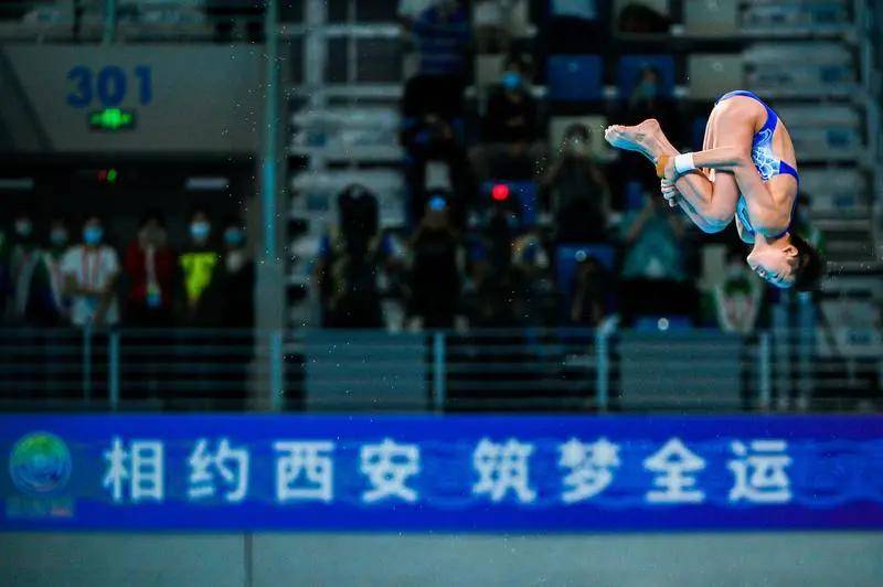 红外线射箭赛，精准控制赢得满堂彩