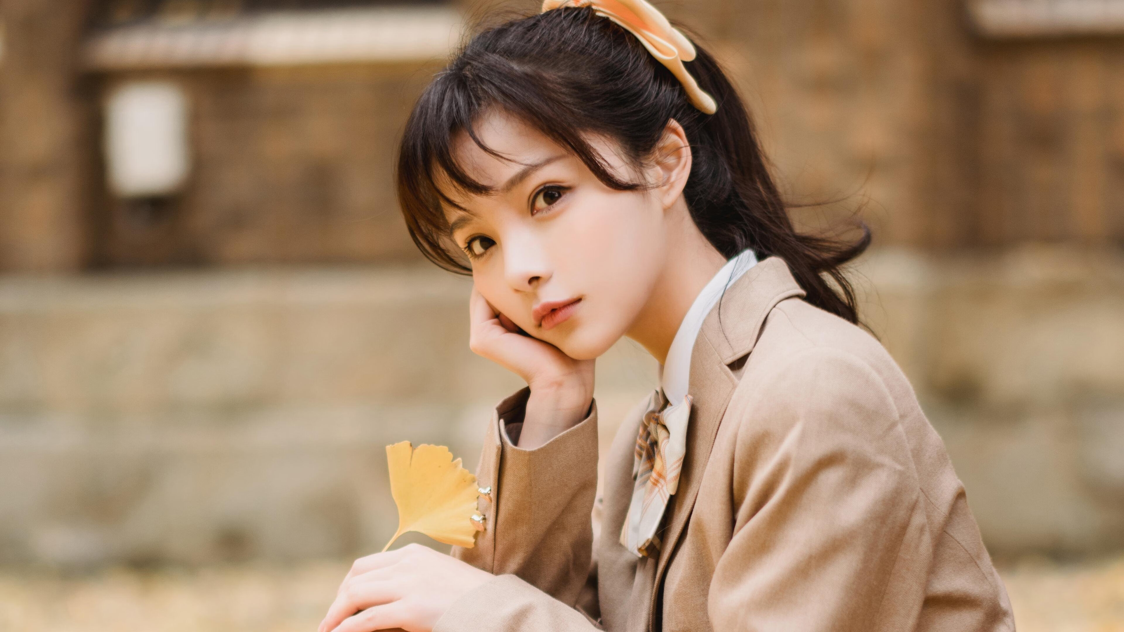 爵士勇猛，米切尔连续投中远距离三分刷新神迹！，米切尔22分全队半场18记三分 爵士灭魔