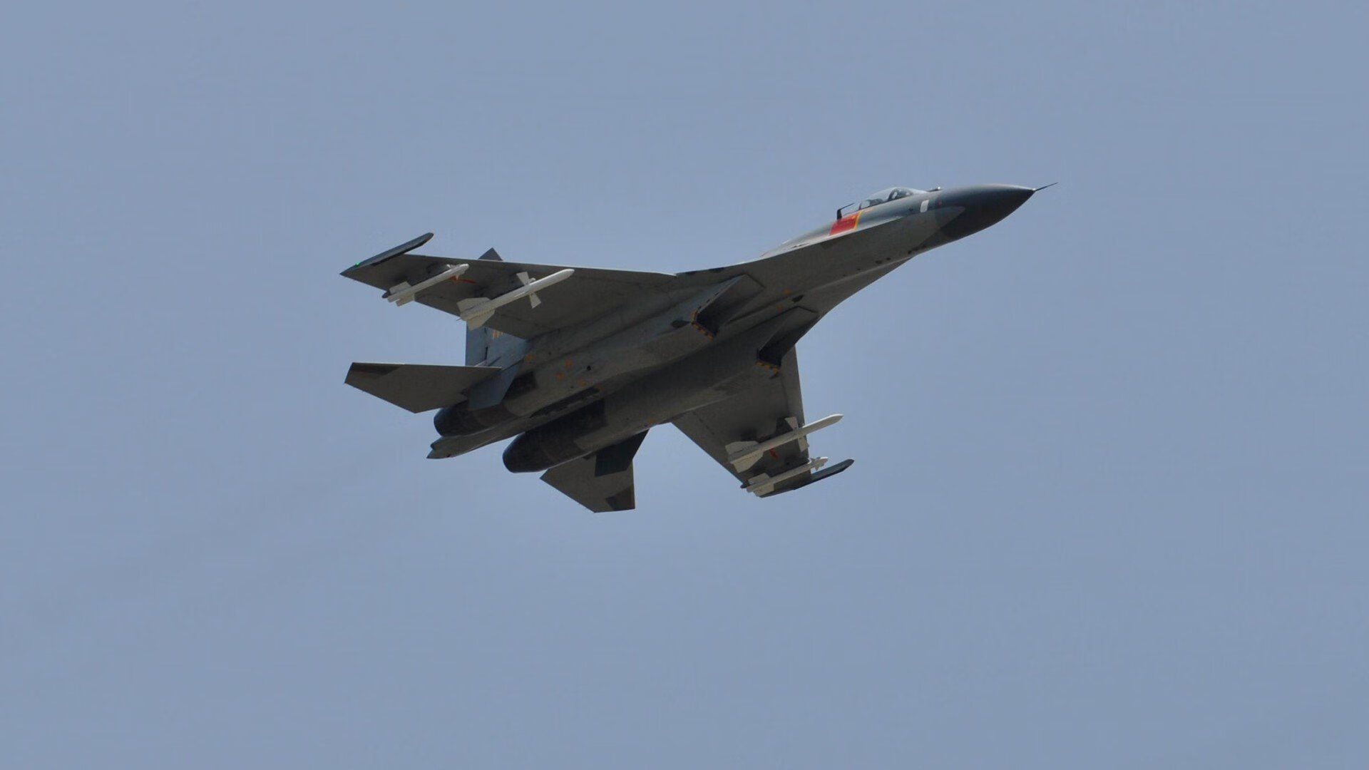 搏击台上激烈对决展现竞技精神，搏击对抗视频