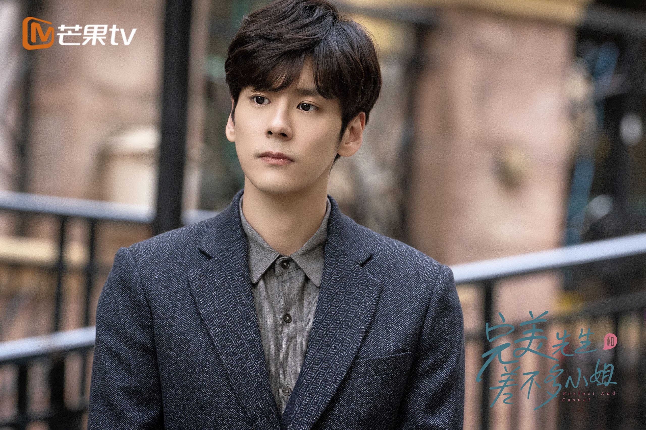 谷爱凌首次尝试冰壶运动乐在其中，谷爱凌2020比赛滑雪视频